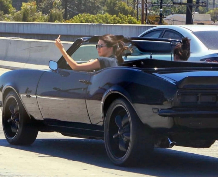 KENDALL JENNER CAUGHT IN ROAD RAGE WHILE DRIVING 1960s CAMARO
